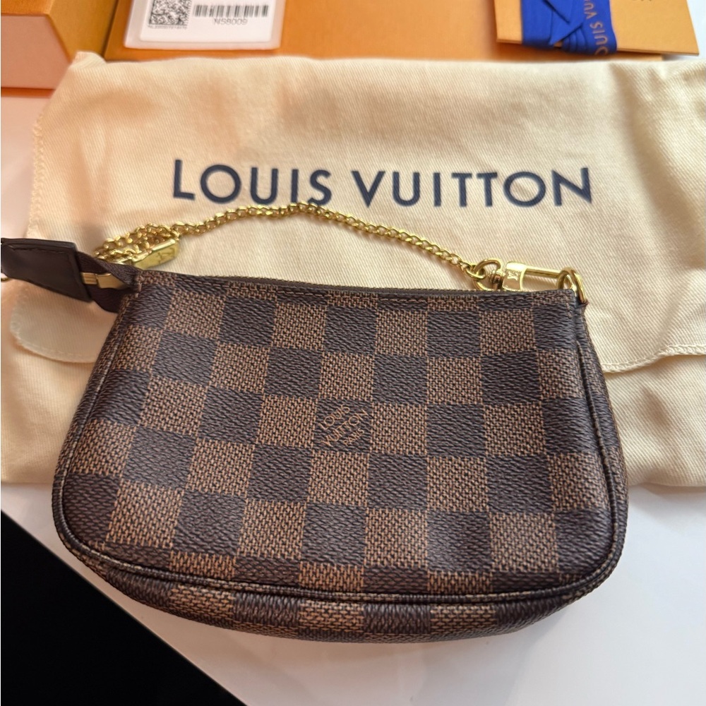 ✨ Authentic Louis Vuitton Damier Ebene Mini Pochette ✨ - Picture 2 of 11